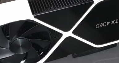 白色的NVIDIAGeForceRTX4080FoundersEdition当然看起来与众不同