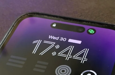 据报道iOS17将在锁定时将你的iPhone变成智能显示器